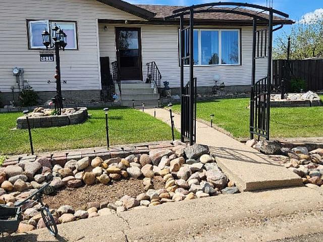 House In Andrew Ab 4 Sale
