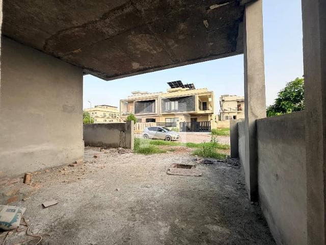 House In Bahria Enclave Sized 10 Marla Is Available