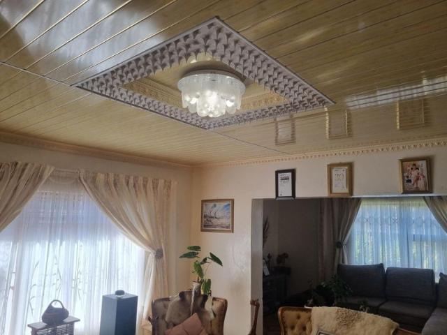House in Beaconsfield For Sale