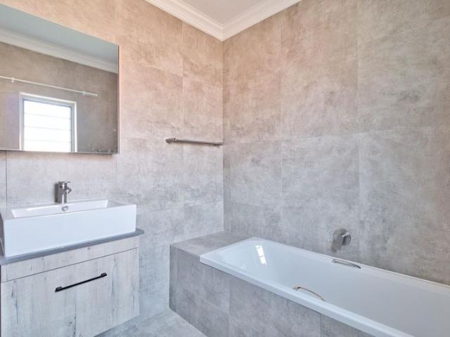 House in Brentwood Park AH For Sale