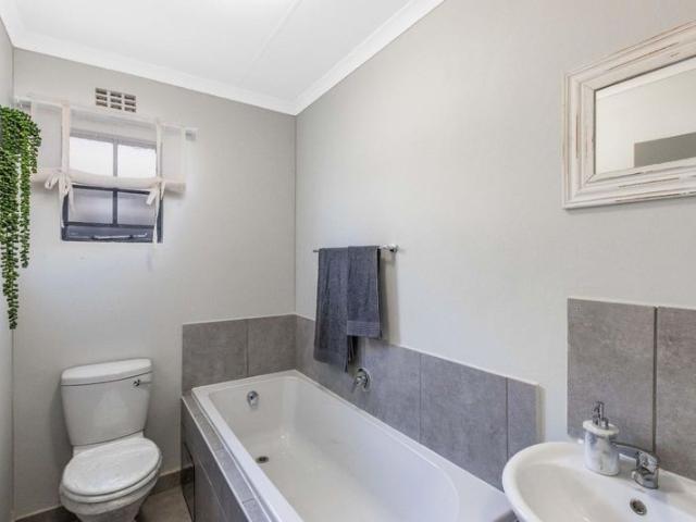 House in Dawn Park For Sale