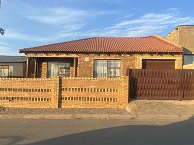 House in Ethafeni