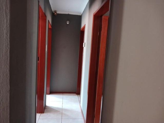 House in Flora Park For Sale