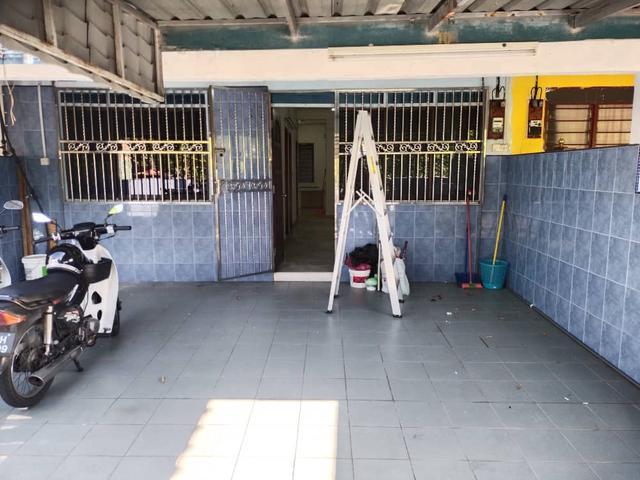 house in good condition near school Clinik play ground masjid restaura