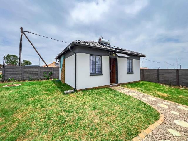 House in Glenway Estate For Sale