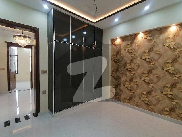 House In Gulshan e Ravi Block B Sized 10 Marla Is Available