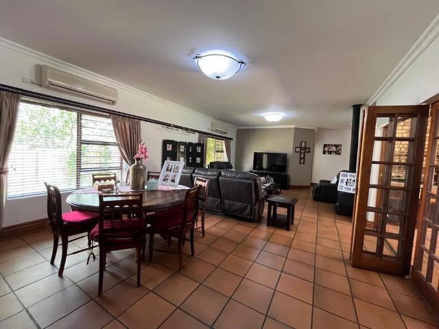 House in Hillcrest For Sale