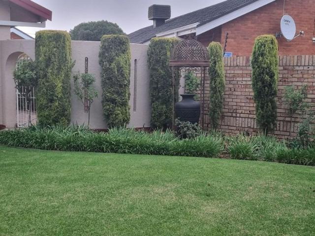 House in Hillcrest For Sale