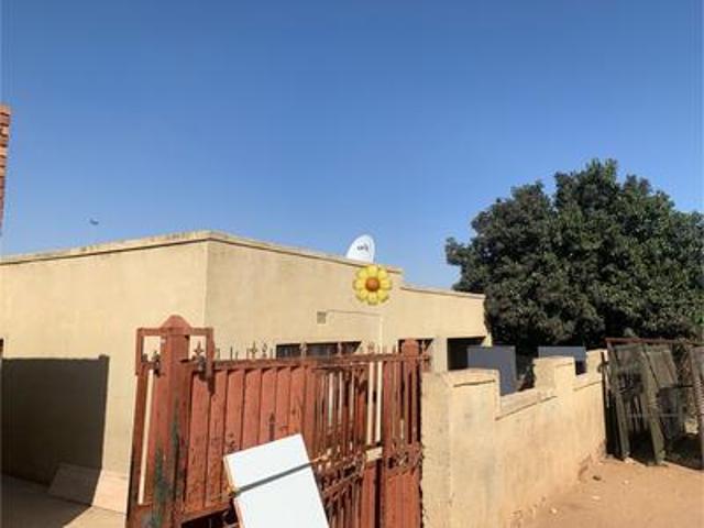 House in Isiphetweni