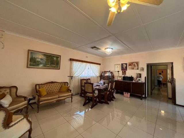 House in Monument Heights For Sale
