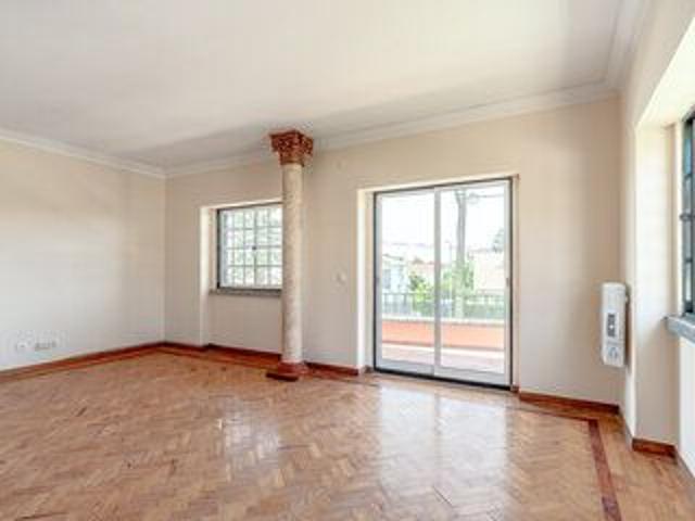 House Isolated in the center 8 bedrooms Parede Cascais garden, swimming pool, green areas