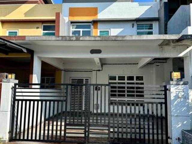 House near Sedenak Taman Impiana for rent