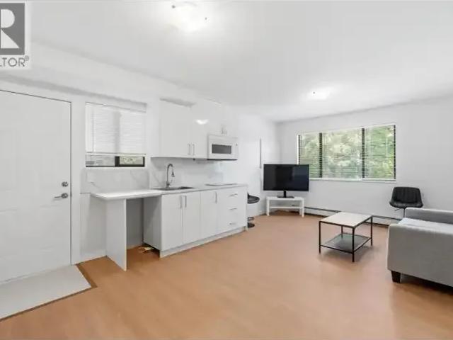 House North Vancouver BC 103740046
