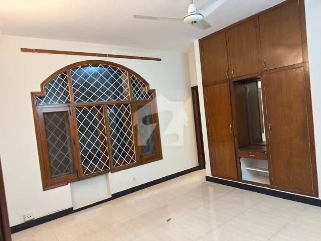 House Of 5400 Square Feet Is Available In Contemporary Neighborhood Of G 15