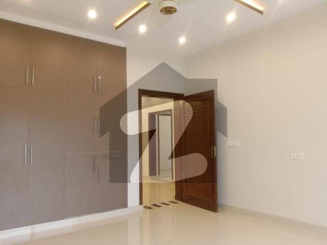 10 Marla Like New Upper Portion For Rent 3 Bed Bahria Town Sector E
