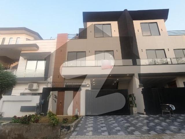 House Of 5 Marla Is Available In Contemporary Neighborhood Of B 17 MPCHS Block C1