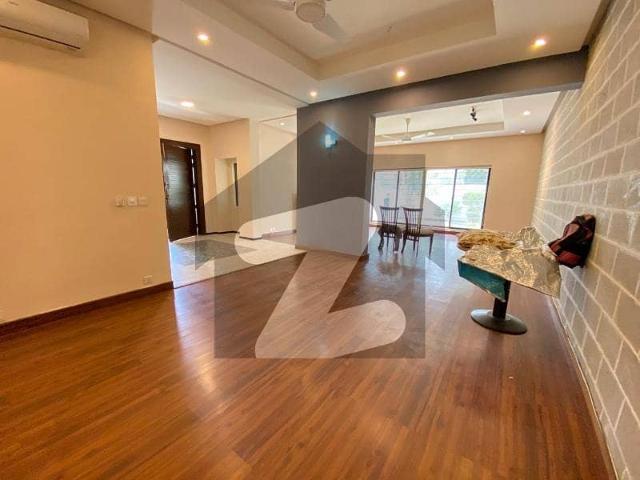 House Of 600 Square Yards Is Available For rent