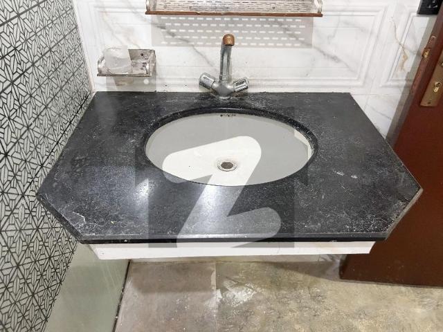 House Of 10 Marla For Rent In Gulberg 3
