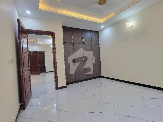 House Of 10 Marla Is Available For Sale In Bahria Enclave Sector A