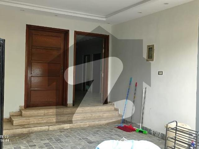 House Of 12 Marla Available For Rent In I 8/3