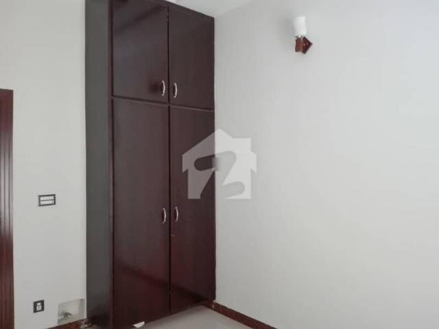House Of 3200 Square Feet Is Available For rent