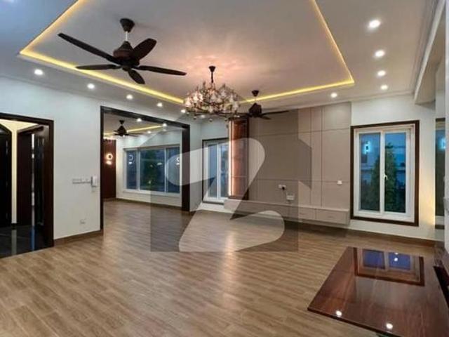 House Of 3200 Square Feet Is Available For rent I 8