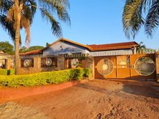 house on the market at thohoyandou q.
