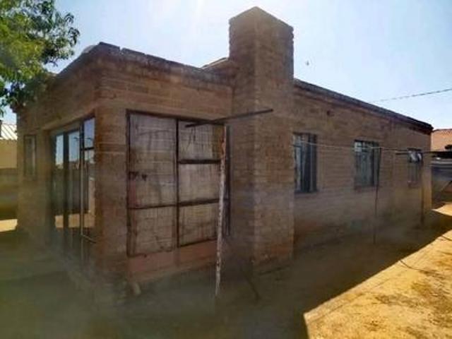 house on the market in orange farm ext9