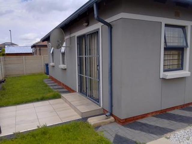 house on the market in andeon, west view