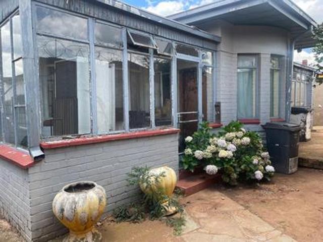 house on the market in brixton for r.