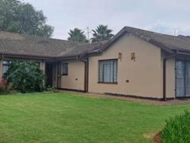 house on the market in flora gardens