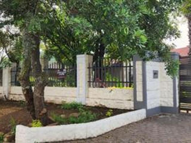 house on the market in glen marais