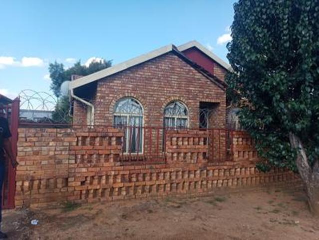 house on the market in imperial rese.