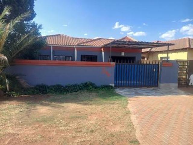 house on the market in simunye