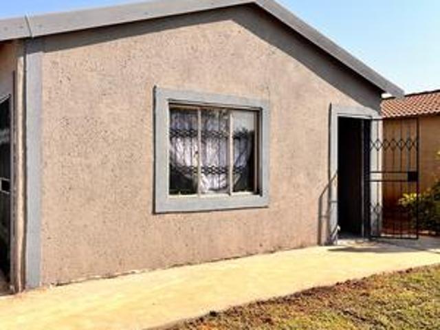 house on the market in soshanguve so.
