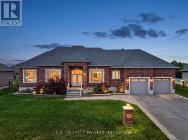 House Ottawa ON 102952076