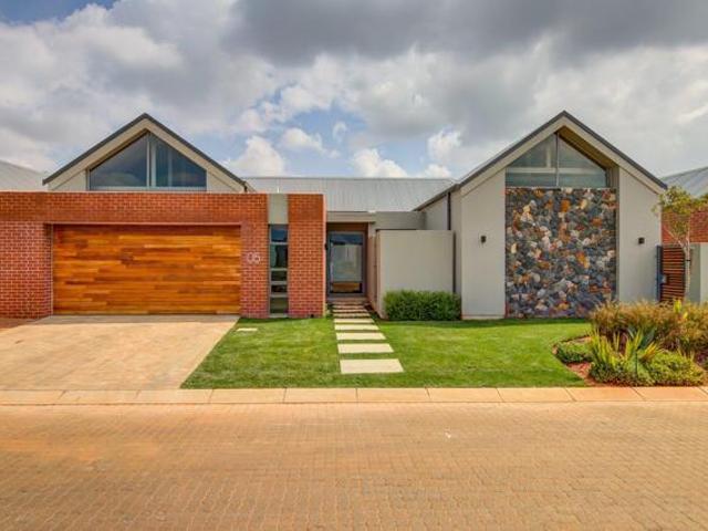 House Rhodesfield Gauteng LS67606475