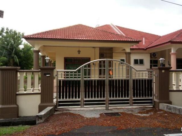 house single storey semi d at sg abong, muar
