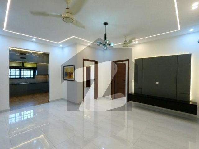 House Sized 10 Marla In Bahria Town Quaid Block
