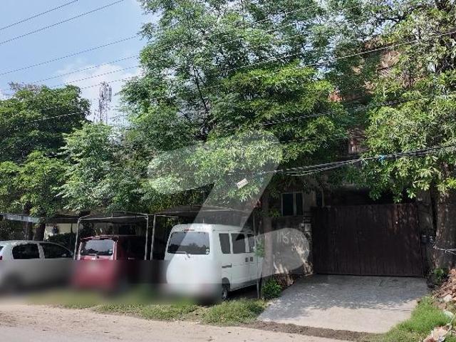 House Sized 18 Marla Available In Upper Mall