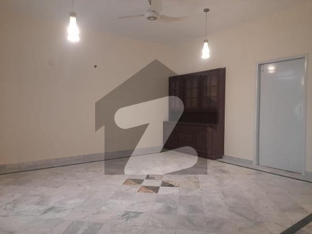 House Sized 1 Kanal Available In F 8