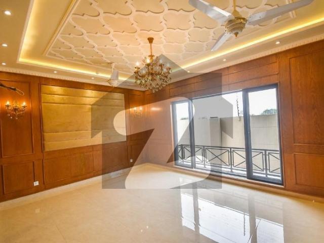 House Sized 1 Kanal Is Available For Sale In DHA Phase 8 Block V
