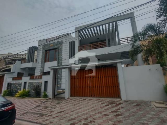 House Spread Over 550 Square Yards In DOHS Phase 1 Available