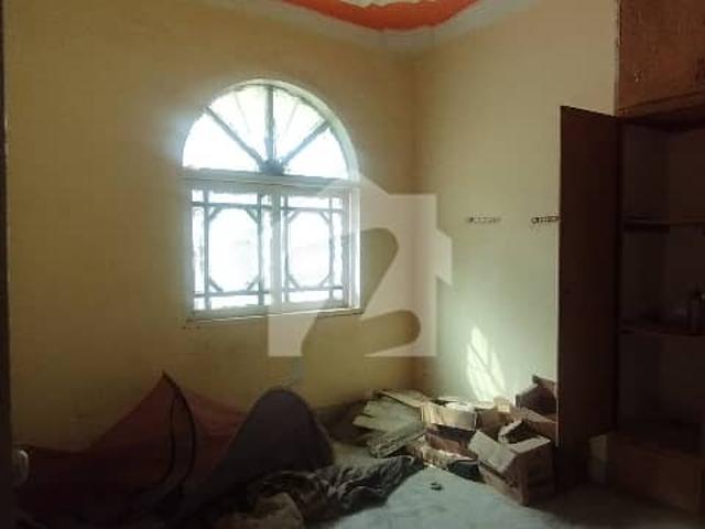 House Spread Over 120 Square Yards In Gulistan E Jauhar Block 15 Available