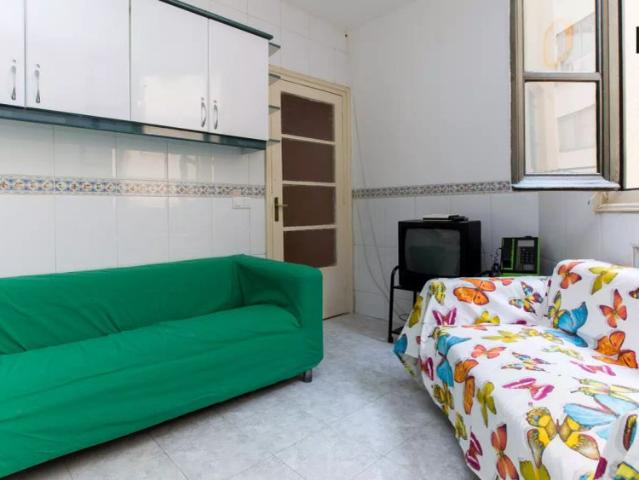 Housing with independent key in shared apartment, Puerta del Sol