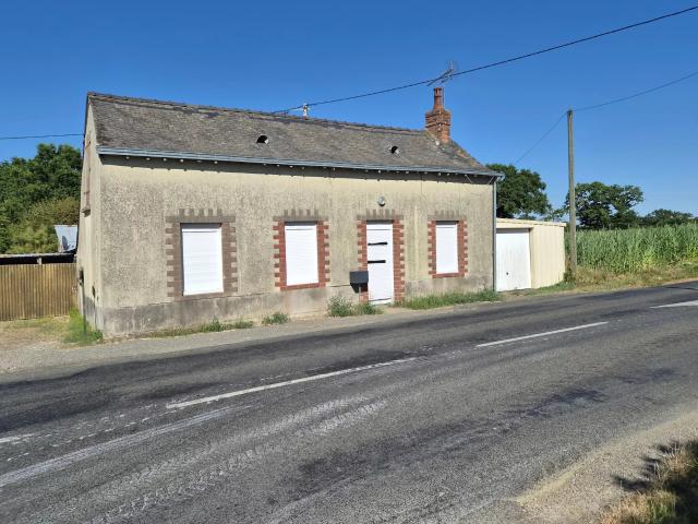 HOUSSAY ENTRE QUELAINES SAINT GAULT ET CHATEUA GONTIER MAISON DE