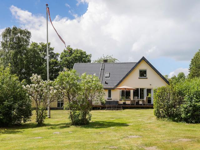 Hovedvejen 125, Stenbergholt