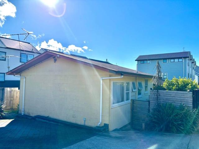 howick, 2 bedrooms