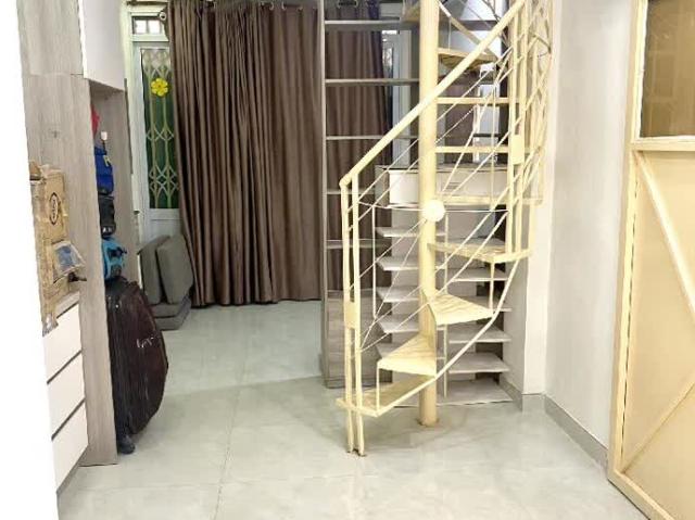 Huệ Bán Nhà Trần Quốc Thảo 15M2 5 Tầng BTCT Ngang 4M Đẹp Lung Linh Sát Mặt Tiền 5 Tỷ 9