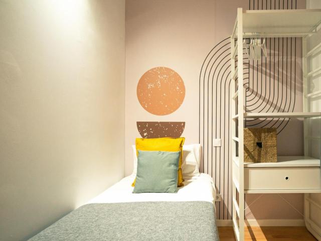 Humble single bedroom near Palau Güell